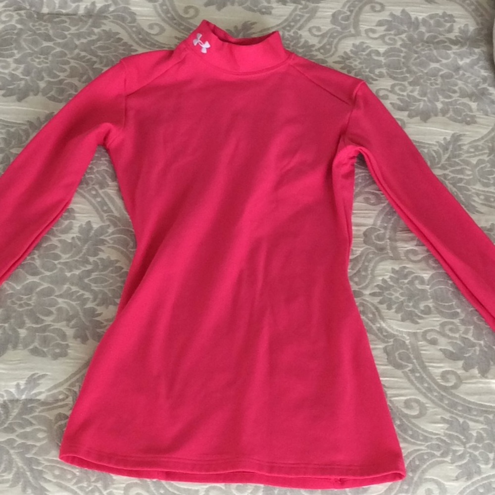 Under Armour top
